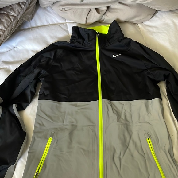 Nike running light coat beautiful black,fluorescent green, grey reflective - Picture 1 of 4